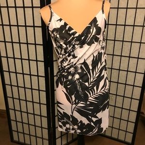 👙SARESS UNIQUE WRAP DRESS BLACK & WHITE FLORAL-BATHING SUIT COVER SIZE SMALL